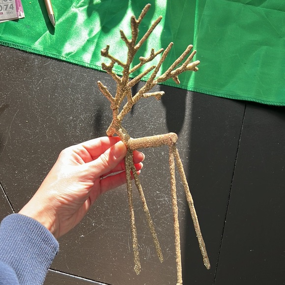 Sprakly gold Christmas Reindeer decor 🎄✨ - Picture 5 of 5